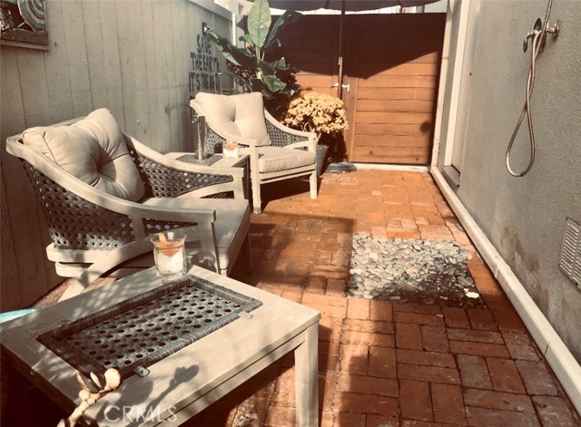 133 1st Street, Manhattan Beach, California 90266, 3 Bedrooms Bedrooms, ,2 BathroomsBathrooms,Residential,Sold,1st,SB20052011