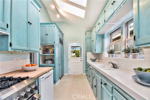 727 Avenue B, Redondo Beach, California 90277, 2 Bedrooms Bedrooms, ,1 BathroomBathrooms,Residential,Sold,Avenue B,SB20142924