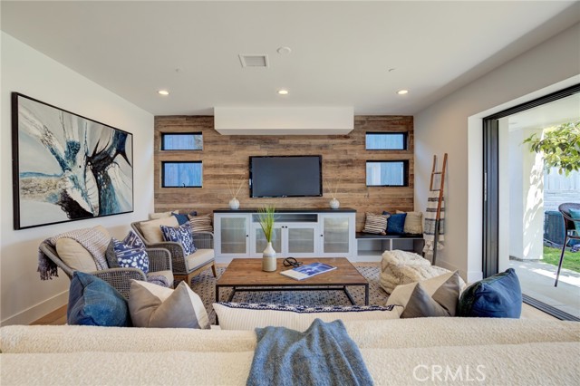 1130 21st Street, Manhattan Beach, California 90266, 5 Bedrooms Bedrooms, ,4 BathroomsBathrooms,Residential,Sold,21st,SB21098347
