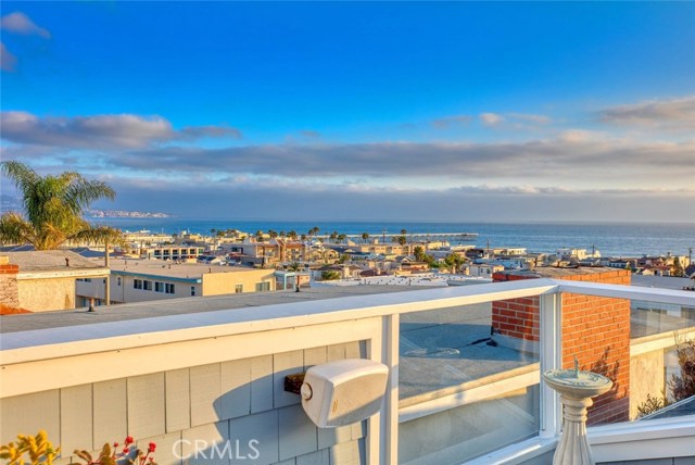 1818 Manhattan Avenue, Hermosa Beach, California 90254, 4 Bedrooms Bedrooms, ,2 BathroomsBathrooms,Residential,Sold,Manhattan,SB20111393