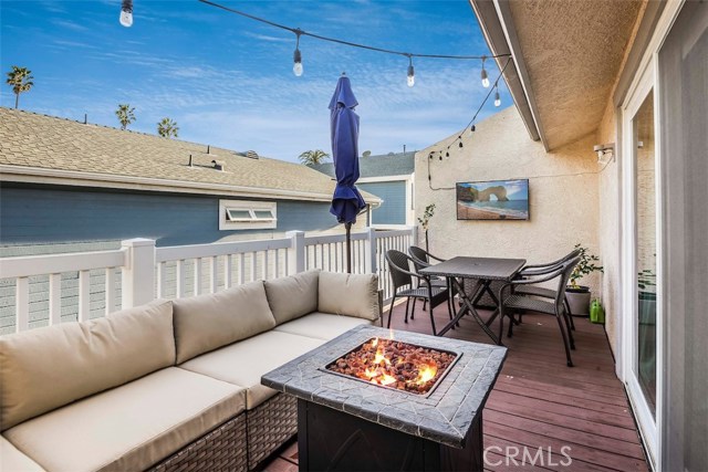 710 Guadalupe Avenue, Redondo Beach, California 90277, 2 Bedrooms Bedrooms, ,1 BathroomBathrooms,Residential,Sold,Guadalupe,SB19016726