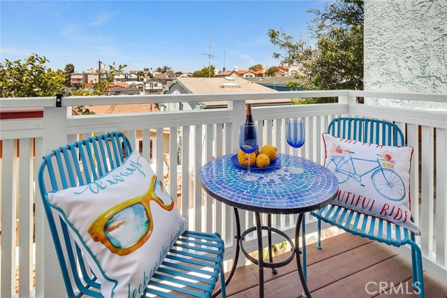 1717 Van Horne Lane, Redondo Beach, California 90278, 3 Bedrooms Bedrooms, ,2 BathroomsBathrooms,Residential,Sold,Van Horne,PV17076219