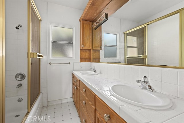 423 Avenue D, Redondo Beach, California 90277, 3 Bedrooms Bedrooms, ,1 BathroomBathrooms,Residential,Sold,Avenue D,SB20241282