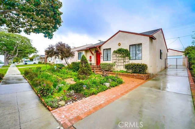 1247 Gertruda Avenue, Redondo Beach, California 90277, 3 Bedrooms Bedrooms, ,1 BathroomBathrooms,Residential,Sold,Gertruda,PV19047697