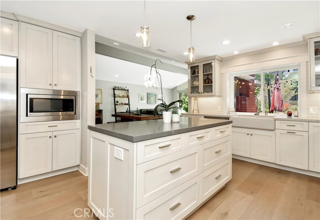 Sparkling New Kitchen with Island