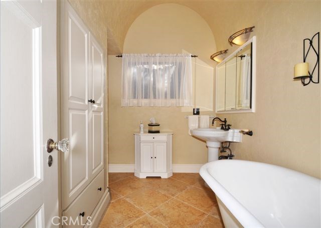 640 Via Del Monte, Palos Verdes Estates, California 90274, 3 Bedrooms Bedrooms, ,2 BathroomsBathrooms,Residential,Sold,Via Del Monte,PV17143780