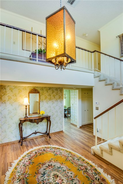 Dramatic Two-story Entry