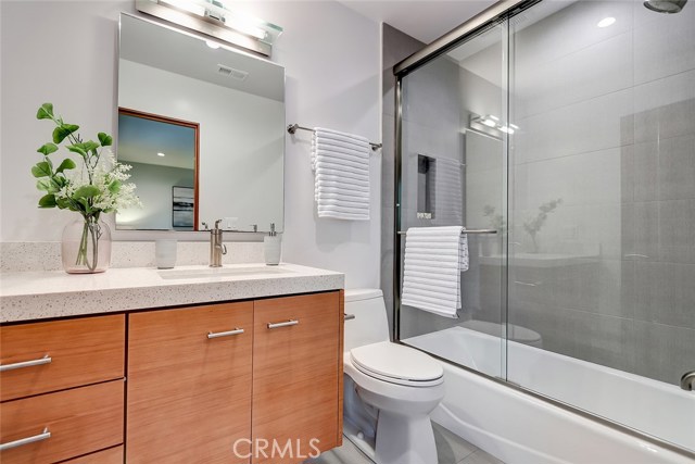 3215 Vista Drive, Manhattan Beach, California 90266, 3 Bedrooms Bedrooms, ,3 BathroomsBathrooms,Residential,Sold,Vista,SB20078547