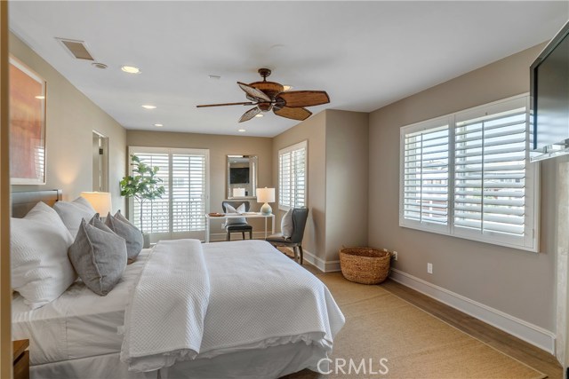 214 10th Street, Hermosa Beach, California 90254, 3 Bedrooms Bedrooms, ,3 BathroomsBathrooms,Residential,Sold,10th,SB18167893