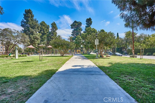 1 Bed Home for Sale in Hancock Park, California