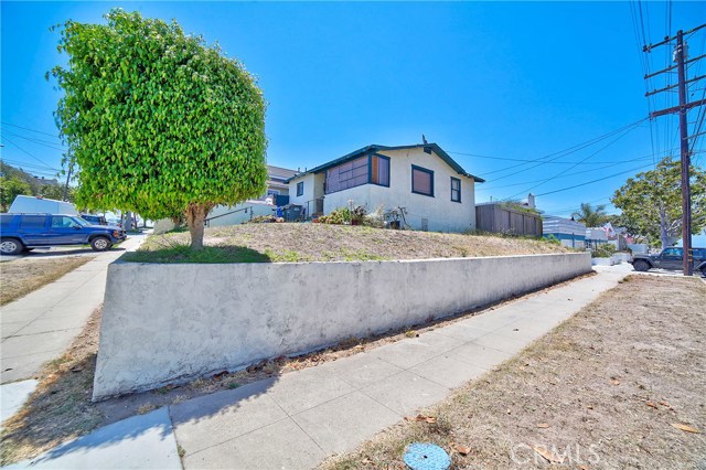 201 Juanita Avenue, Redondo Beach, California 90277, 2 Bedrooms Bedrooms, ,1 BathroomBathrooms,Residential,Sold,Juanita,OC17151838