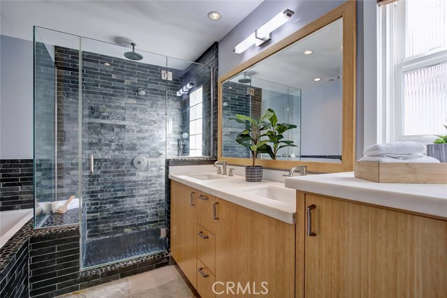 417 27th Street, Manhattan Beach, California 90266, 3 Bedrooms Bedrooms, ,1 BathroomBathrooms,Residential,Sold,27th,SB21023616
