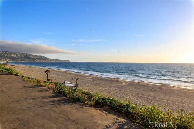 700 Esplanade, Redondo Beach, California 90277, 2 Bedrooms Bedrooms, ,2 BathroomsBathrooms,Residential,Sold,Esplanade,SB19106443