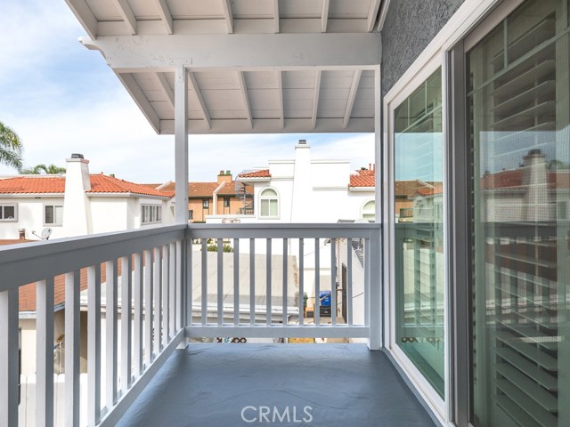 711 Irena Avenue, Redondo Beach, California 90277, 4 Bedrooms Bedrooms, ,2 BathroomsBathrooms,Residential,Sold,Irena,SB19226574