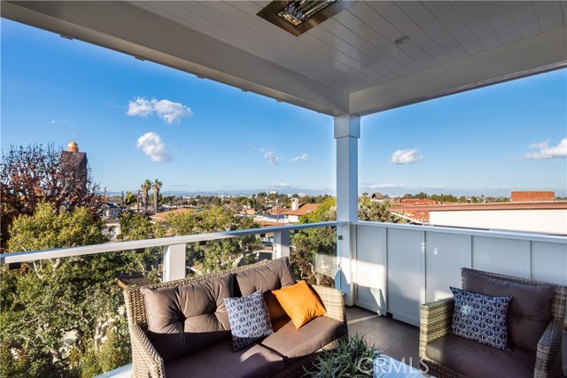 653 13th Street, Manhattan Beach, California 90266, 4 Bedrooms Bedrooms, ,2 BathroomsBathrooms,Residential,Sold,13th,SB19011414