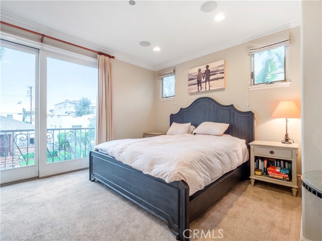 351 30th Street, Hermosa Beach, California 90254, 4 Bedrooms Bedrooms, ,3 BathroomsBathrooms,Residential,Sold,30th,SB20199821