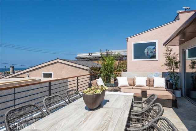 1523 Manhattan Avenue, Hermosa Beach, California 90254, 4 Bedrooms Bedrooms, ,5 BathroomsBathrooms,Residential,Sold,Manhattan,SB18207493