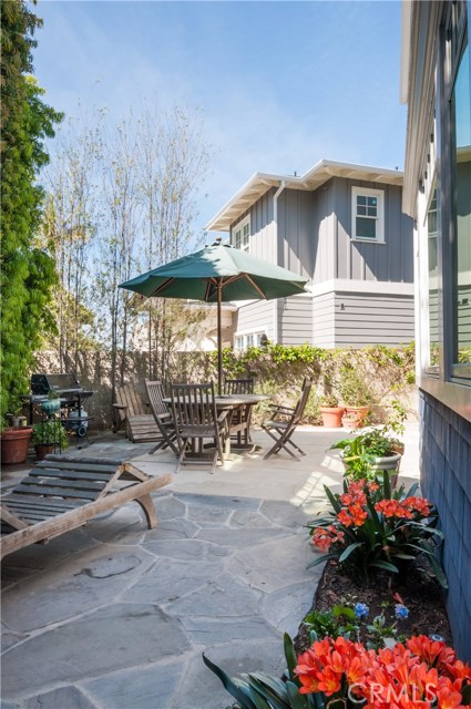 872 27th Street, Manhattan Beach, California 90266, 4 Bedrooms Bedrooms, ,3 BathroomsBathrooms,Residential,Sold,27th,SB20136143