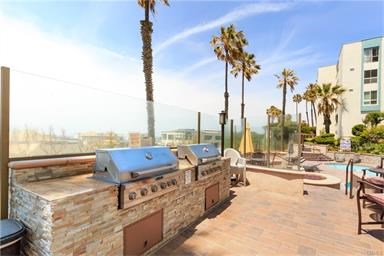 650 The Village, Redondo Beach, California 90277, 1 Bedroom Bedrooms, ,1 BathroomBathrooms,Residential,Sold,The Village,SB17195132