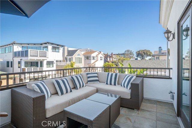 416 35th Street, Manhattan Beach, California 90266, 4 Bedrooms Bedrooms, ,4 BathroomsBathrooms,Residential,Sold,35th,SB19018633