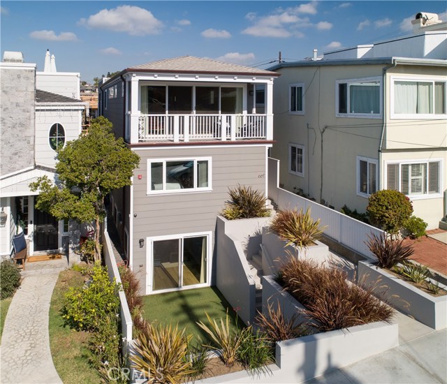 669 Longfellow Avenue, Hermosa Beach, California 90254, 4 Bedrooms Bedrooms, ,4 BathroomsBathrooms,Residential,Sold,Longfellow,SB19276565