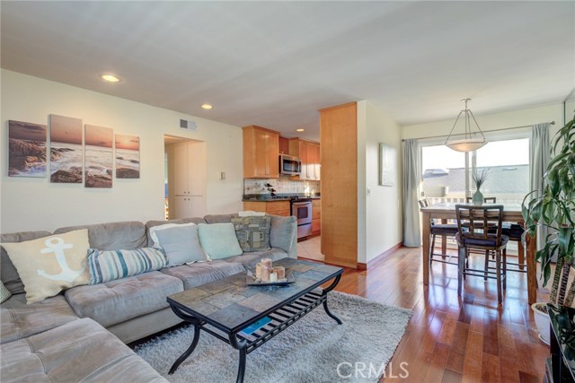 2411 Prospect Avenue, Hermosa Beach, California 90254, 2 Bedrooms Bedrooms, ,1 BathroomBathrooms,Residential,Sold,Prospect,PV21018922