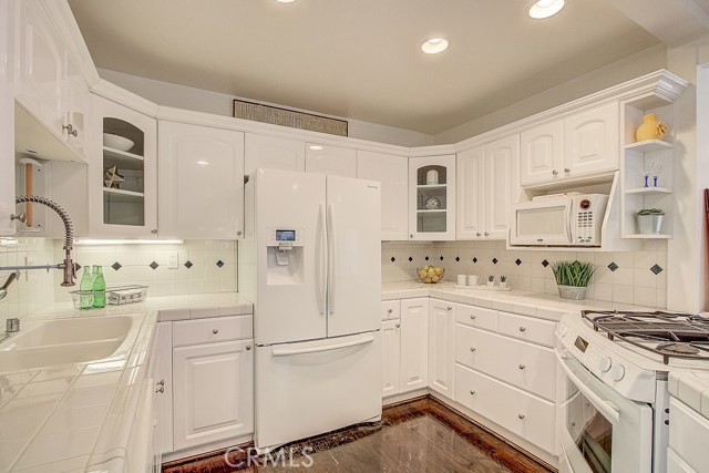 132 35th Place, Hermosa Beach, California 90254, 2 Bedrooms Bedrooms, ,2 BathroomsBathrooms,Residential,Sold,35th,SB19057826