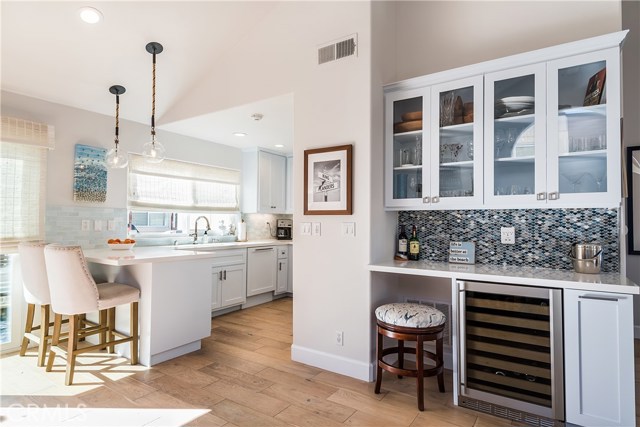 840 Loma Drive, Hermosa Beach, California 90254, 3 Bedrooms Bedrooms, ,2 BathroomsBathrooms,Residential,Sold,Loma,SB18033597