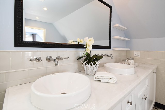 559 Avenue A, Redondo Beach, California 90277, 4 Bedrooms Bedrooms, ,2 BathroomsBathrooms,Residential,Sold,Avenue A,PV21028743