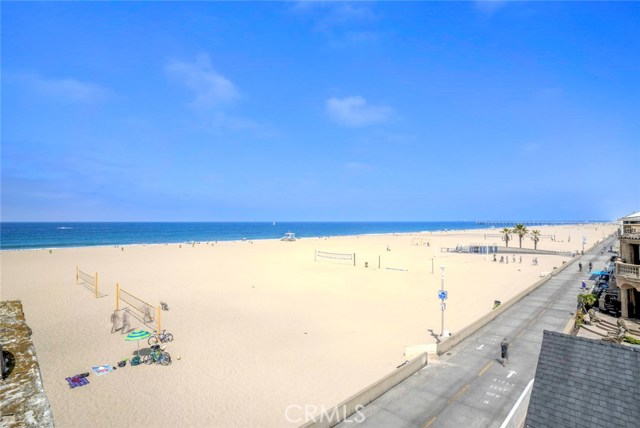 72 The Strand, Hermosa Beach, California 90254, 2 Bedrooms Bedrooms, ,1 BathroomBathrooms,Residential,Sold,The Strand,SB20169113