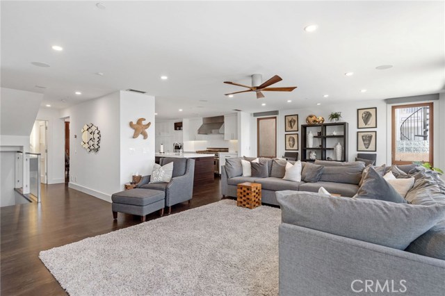 716 Manhattan Avenue, Manhattan Beach, California 90266, 3 Bedrooms Bedrooms, ,3 BathroomsBathrooms,Residential,Sold,Manhattan,SB20229192