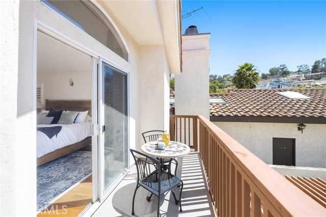 Private balcony, plenty of room for 2. Private balcony, plenty of room for 2.