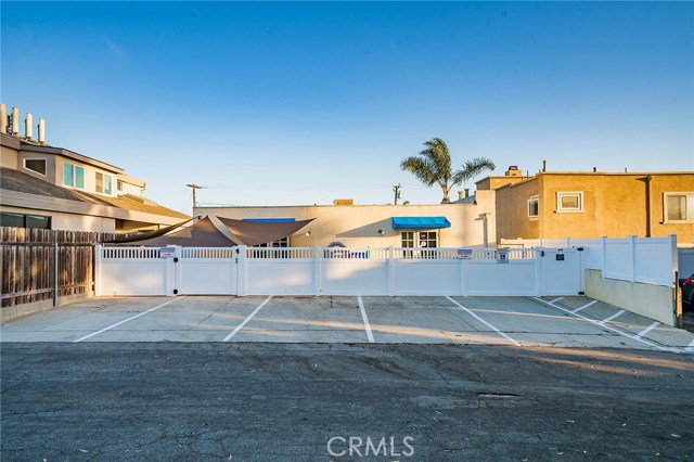 739 Longfellow Avenue, Hermosa Beach, California 90254, 2 Bedrooms Bedrooms, ,Residential,Sold,Longfellow,SB20143710