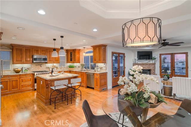 Kitchen / Dining Area