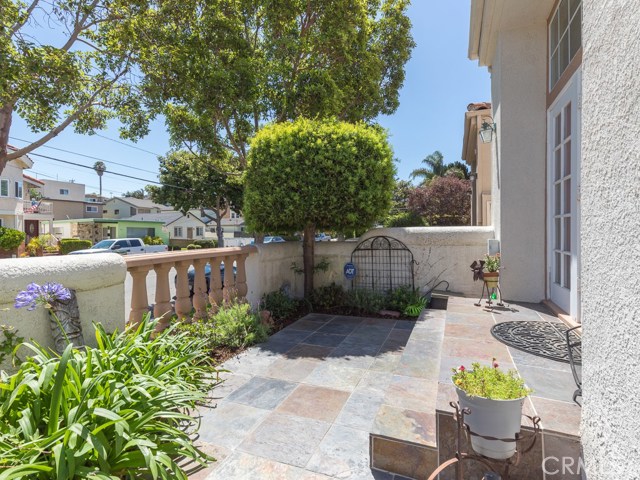 225 Irena Avenue, Redondo Beach, California 90277, 4 Bedrooms Bedrooms, ,3 BathroomsBathrooms,Residential,Sold,Irena,SB20159740
