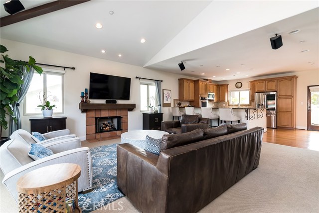 204 Irena Avenue, Redondo Beach, California 90277, 3 Bedrooms Bedrooms, ,2 BathroomsBathrooms,Residential,Sold,Irena,SB19198333