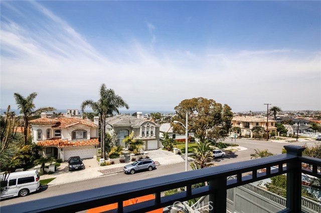 504 Gertruda Avenue, Redondo Beach, California 90277, 4 Bedrooms Bedrooms, ,2 BathroomsBathrooms,Residential,Sold,Gertruda,SB17182771