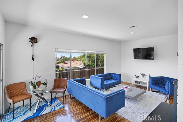 704 Blossom Lane, Redondo Beach, California 90278, 3 Bedrooms Bedrooms, ,2 BathroomsBathrooms,Residential,Sold,Blossom,SB20096376