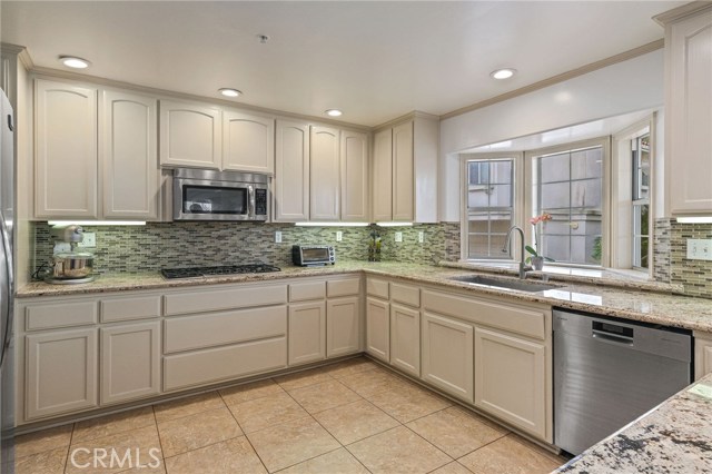 225 Lucia Avenue, Redondo Beach, California 90277, 3 Bedrooms Bedrooms, ,3 BathroomsBathrooms,Residential,Sold,Lucia,SB20222833