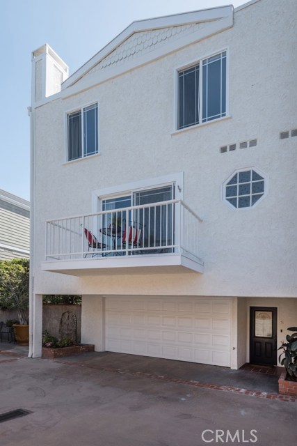 937 11th, Manhattan Beach, California 90266, 3 Bedrooms Bedrooms, ,2 BathroomsBathrooms,Residential,Sold,11th,PV17109723