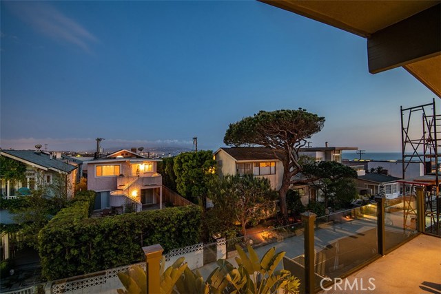 401 17th Street, Manhattan Beach, California 90266, ,Residential Income,Sold,17th,SB19145468