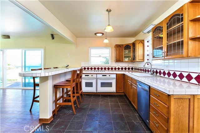 The kitchen as open easy access to all areas and nice appliances for the gourmet cook.