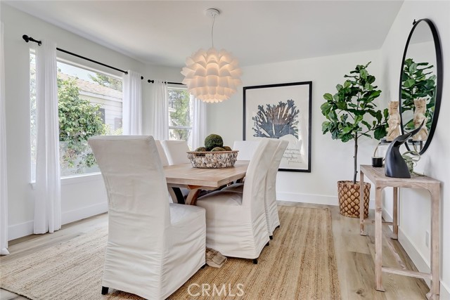 FORMAL DINING ROOM AREA