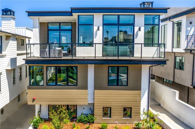 937 15th Street, Hermosa Beach, California 90254, 4 Bedrooms Bedrooms, ,5 BathroomsBathrooms,Residential,Sold,15th,SB20164161