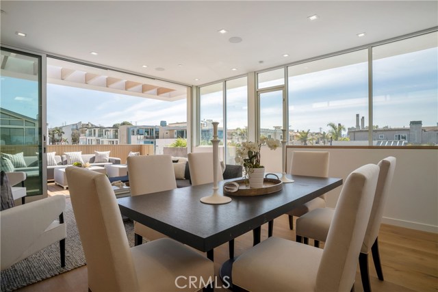 131 2nd Street, Hermosa Beach, California 90254, 4 Bedrooms Bedrooms, ,4 BathroomsBathrooms,Residential,Sold,2nd,SB19073645