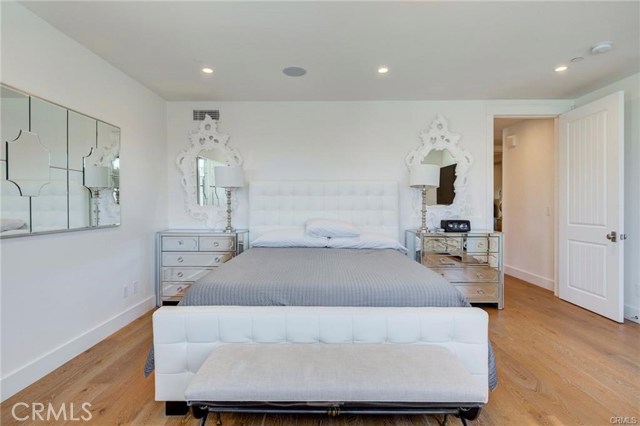 548 Pine Street, Hermosa Beach, California 90254, 4 Bedrooms Bedrooms, ,3 BathroomsBathrooms,Residential,Sold,Pine,SB19142992