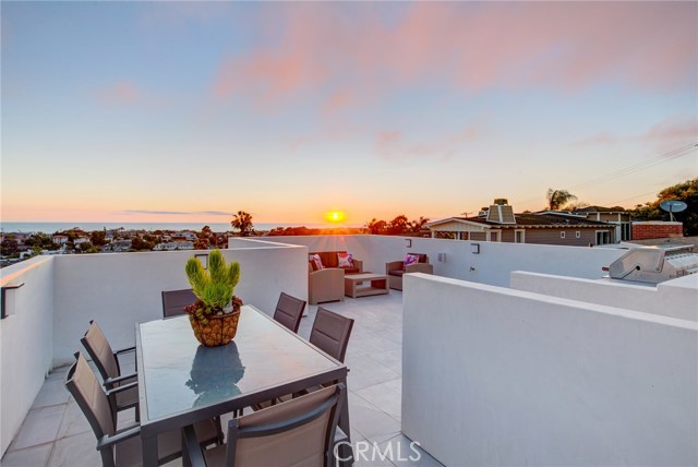 661 25th Street, Hermosa Beach, California 90254, 5 Bedrooms Bedrooms, ,5 BathroomsBathrooms,Residential,Sold,25th,SB19194049