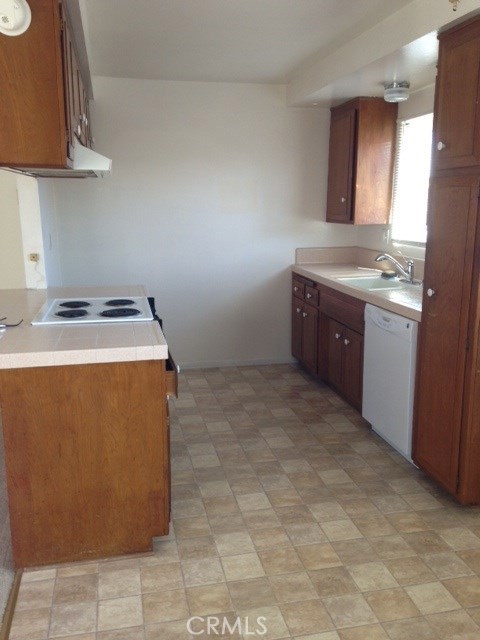 2 bdrm kitchen area