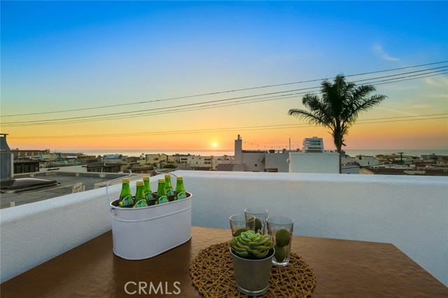 220 4th Street, Hermosa Beach, California 90254, 3 Bedrooms Bedrooms, ,4 BathroomsBathrooms,Residential,Sold,4th,PW18290182