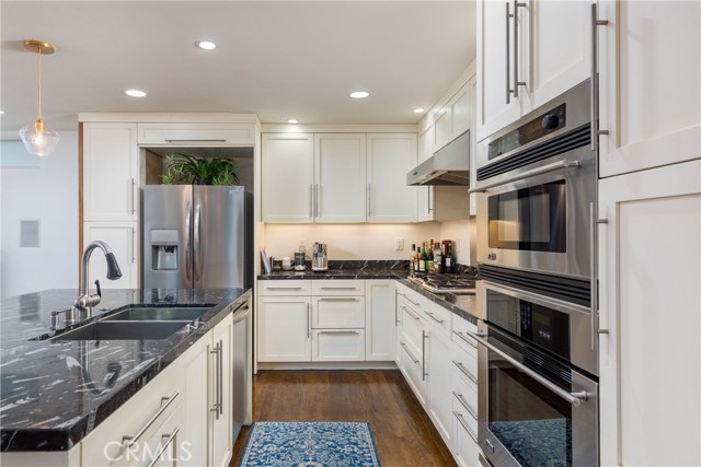 2404 Laurel Avenue, Manhattan Beach, California 90266, 5 Bedrooms Bedrooms, ,4 BathroomsBathrooms,Residential,Sold,Laurel,SB20035806